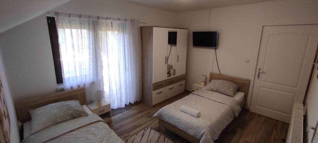 Apartman Majetic โอโทชาส ภายนอก รูปภาพ
