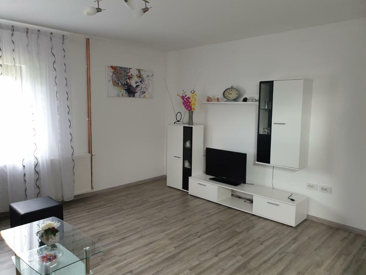 Apartman Majetic โอโทชาส ภายนอก รูปภาพ